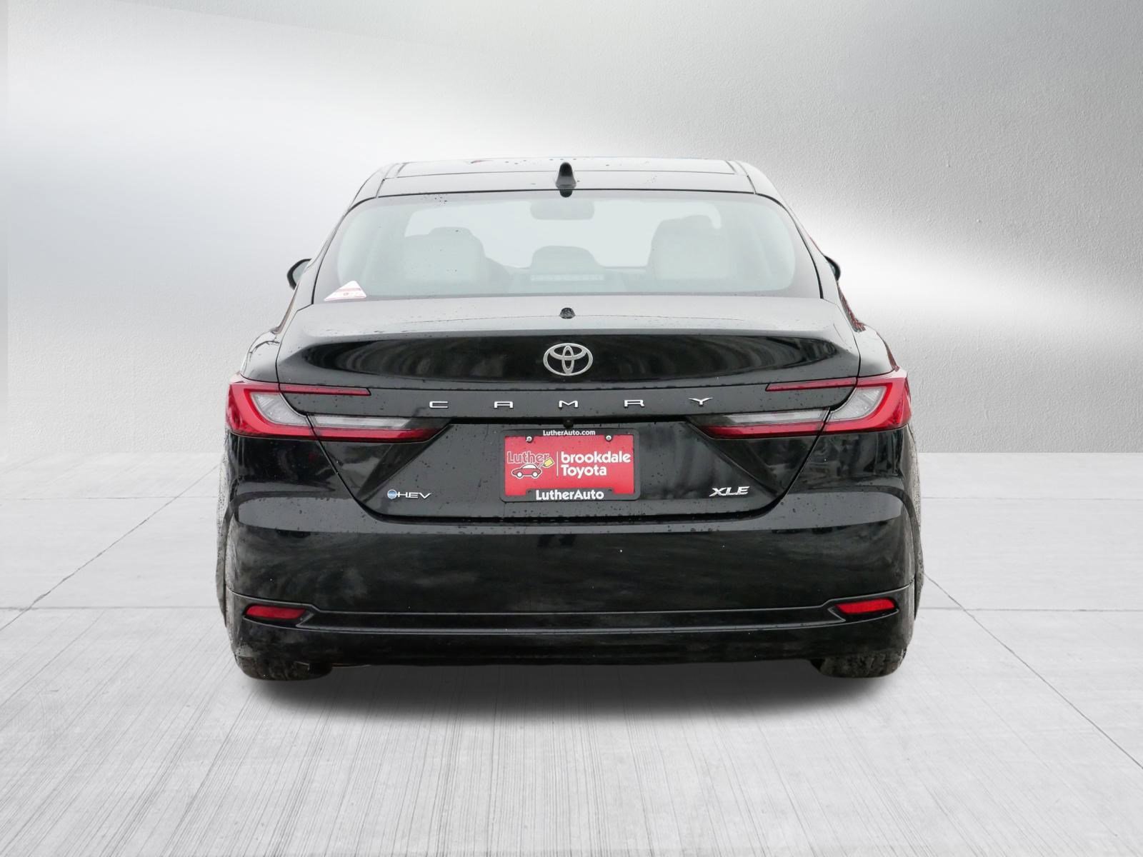 Used 2025 Toyota Camry XLE image 6