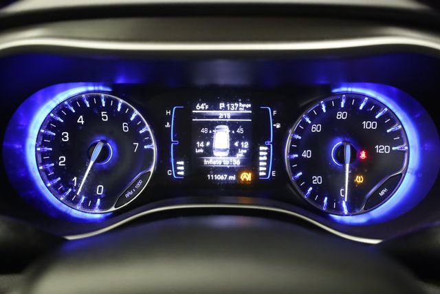 Used 2020 Chrysler Pacifica Touring-L image 18