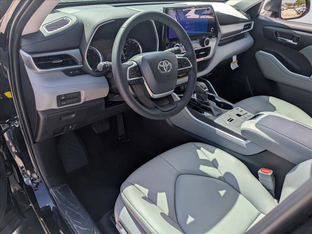 New 2026 Toyota Highlander XLE image 3