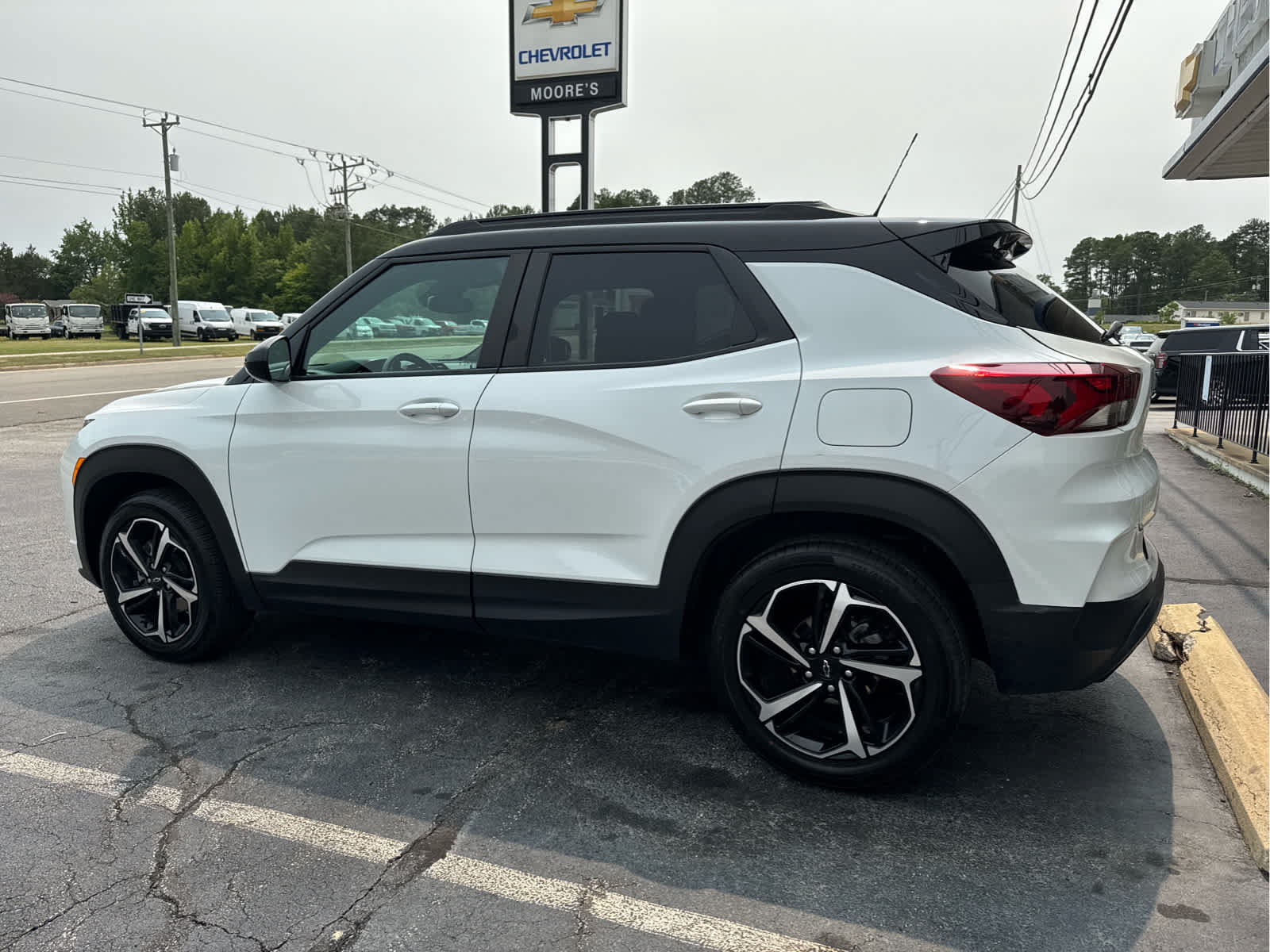 Used 2023 Chevrolet TrailBlazer RS w/ Sun and Liftgate Package AWD/4WD image 9