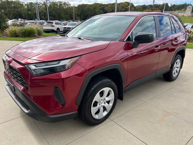 Used 2024 Toyota RAV4 LE AWD/4WD image 4