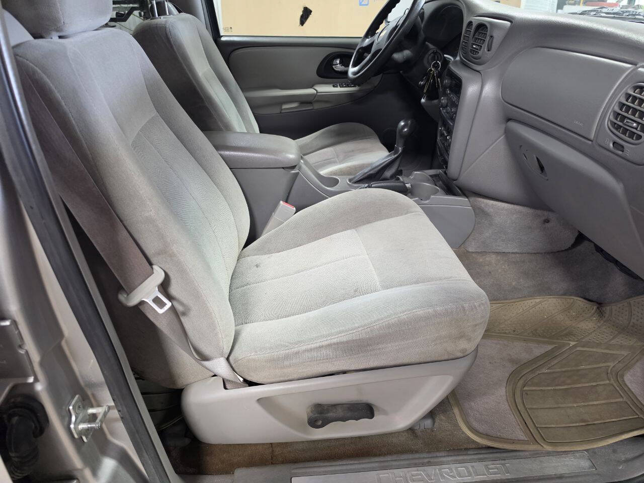 Used 2005 Chevrolet TrailBlazer EXT 4WD w/ LS Preferred Equipment Group image 17