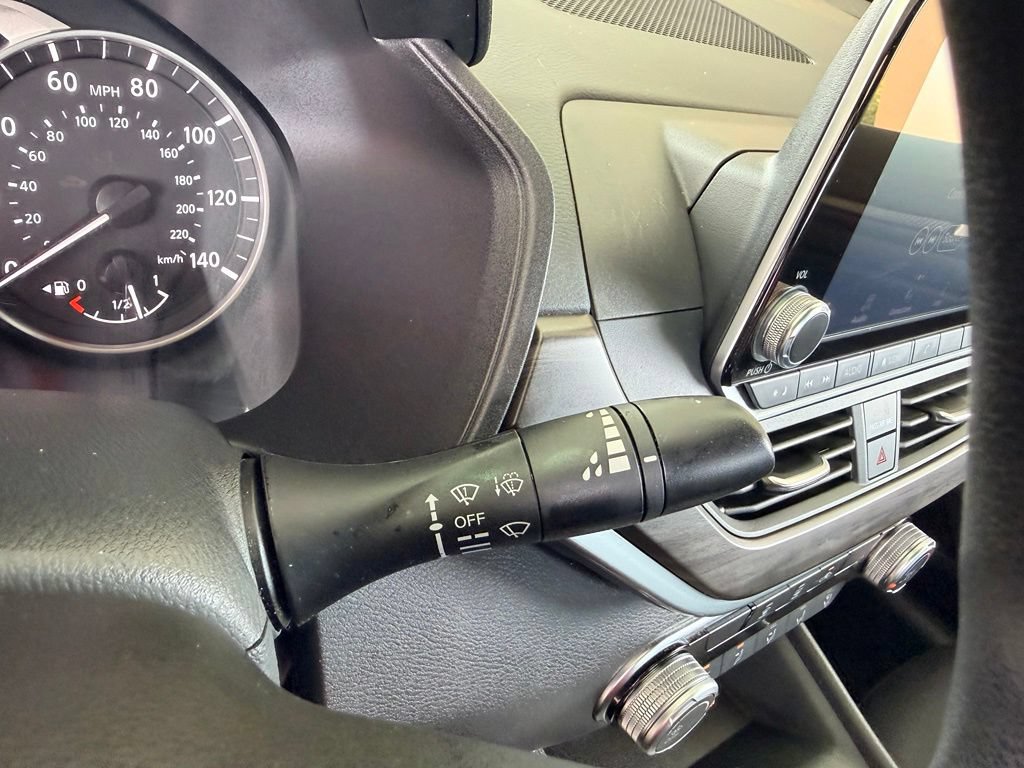 Used 2025 Nissan Altima 2.5 SV FWD image 22