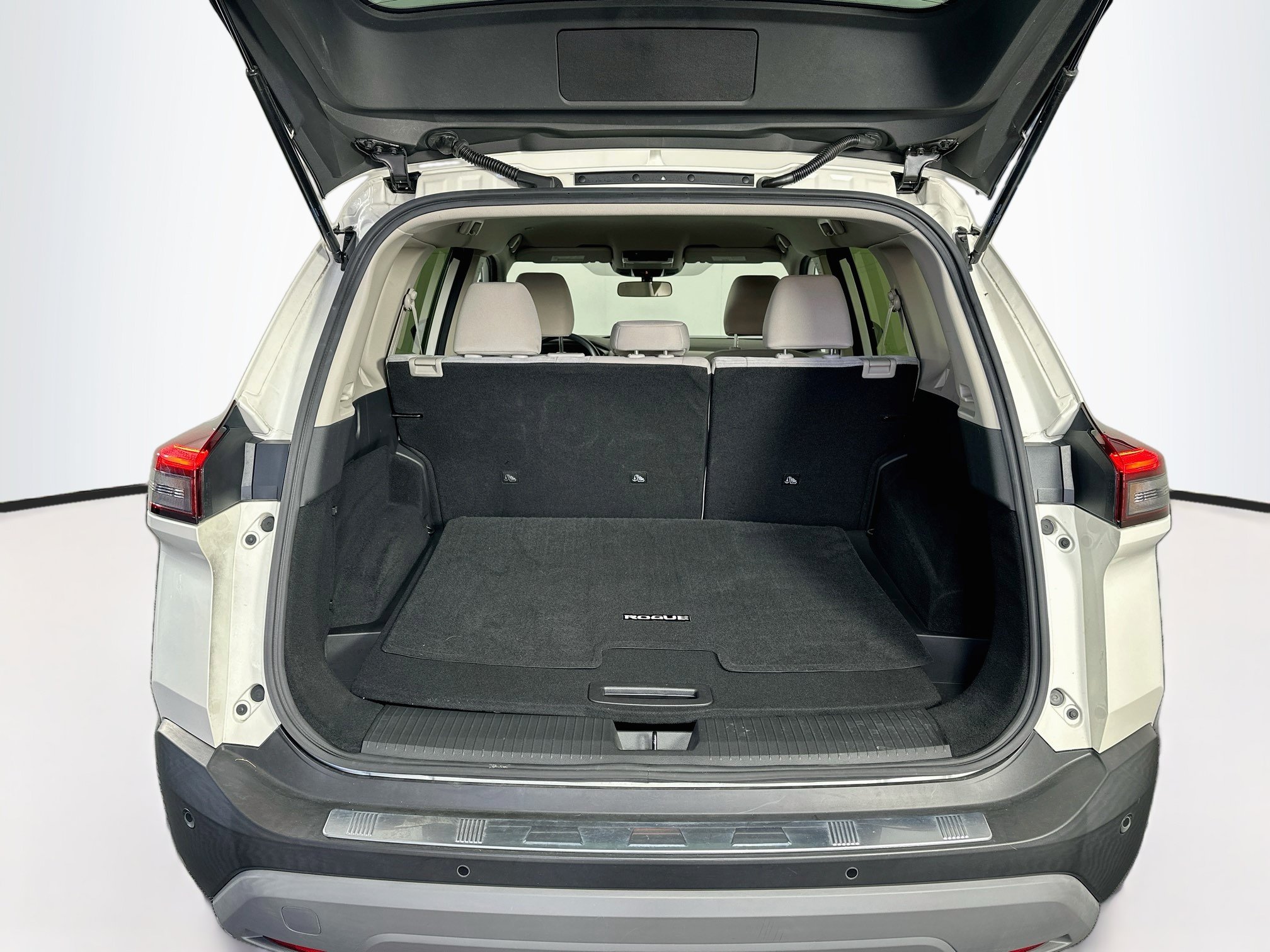 Used 2023 Nissan Rogue SV FWD image 29