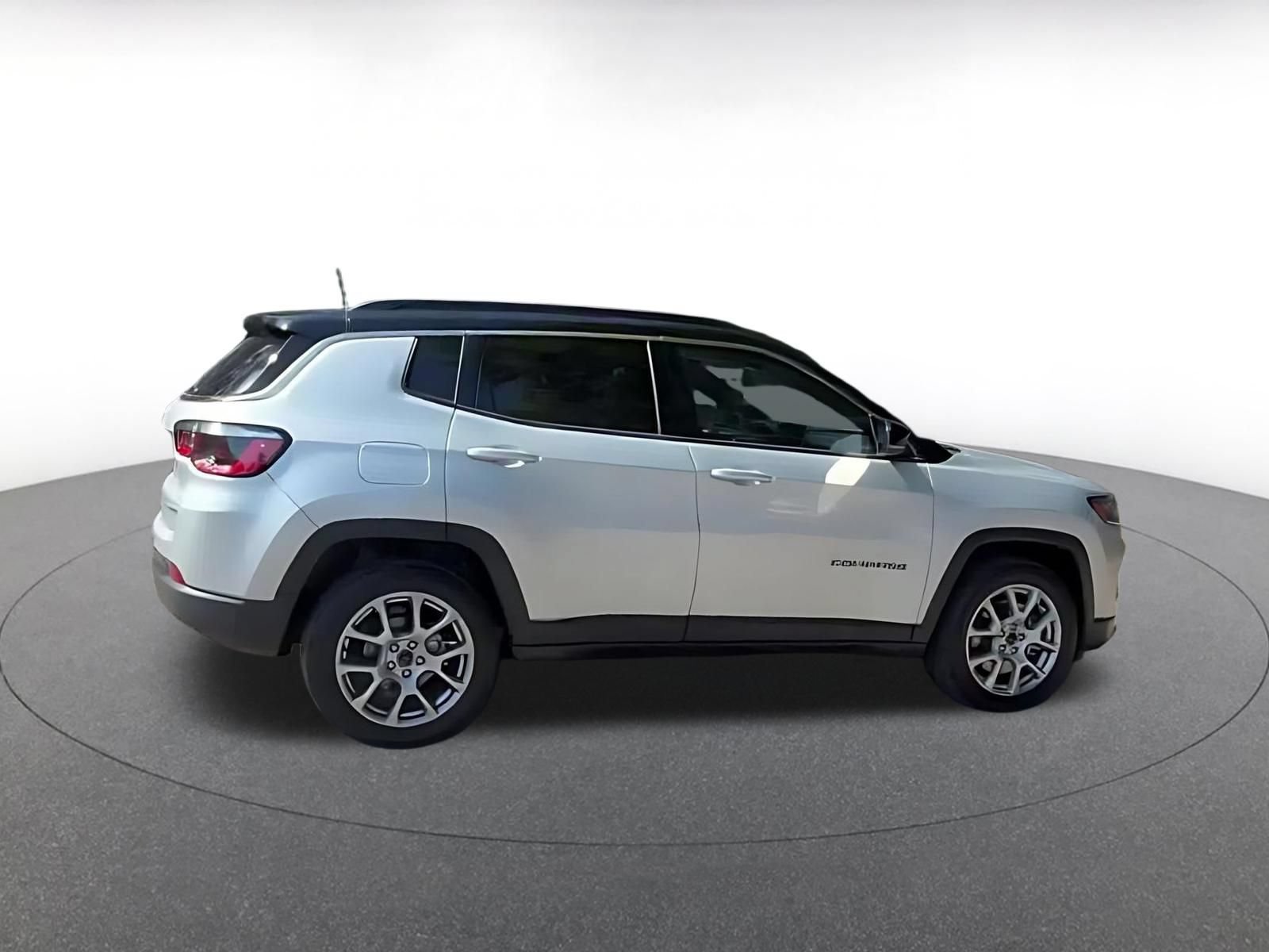 Used 2025 Jeep Compass Limited AWD/4WD image 12