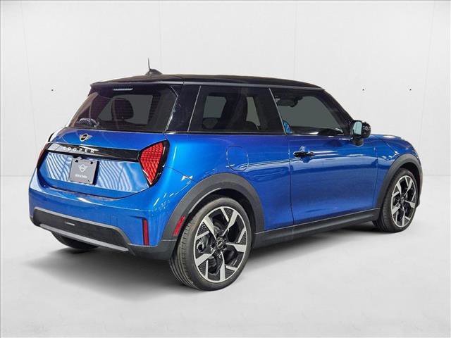Used 2025 MINI Cooper 2-Door Hardtop image 2