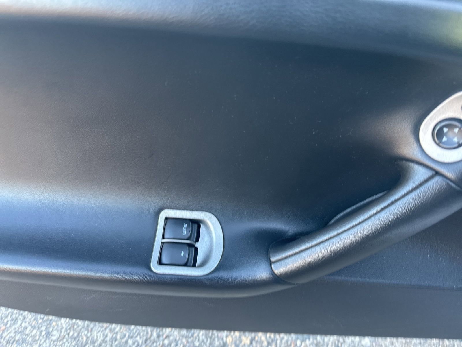 Used 2008 Pontiac Solstice Convertible w/ Premium Package image 7