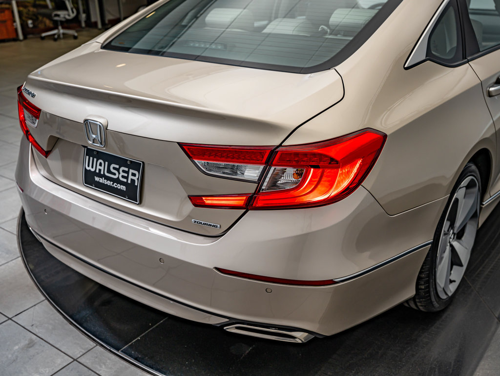 Used 2018 Honda Accord Touring image 15