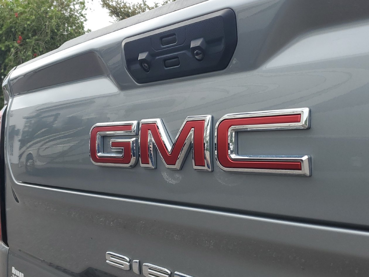 Used 2024 GMC Sierra 1500 AT4 w/ Technology Package AWD/4WD image 6