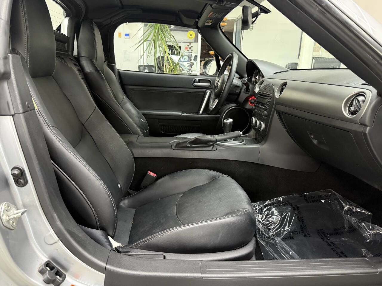 Used 2009 MAZDA MX-5 Miata Grand Touring w/ Premium Pkg RWD image 14
