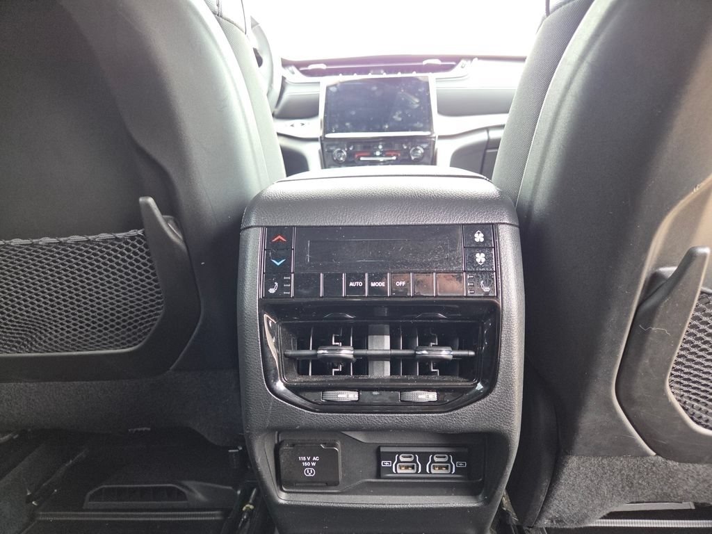 Used 2024 Jeep Grand Cherokee L Limited AWD/4WD image 32