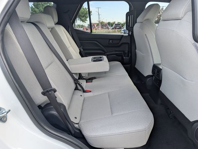 Used 2025 Toyota 4Runner SR5 AWD/4WD image 30