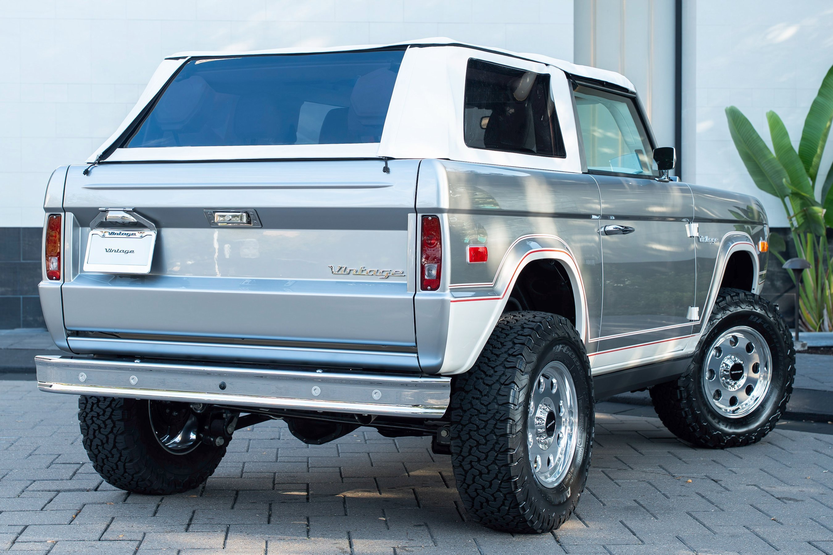 Used 2025 Ford Bronco Badlands image 3