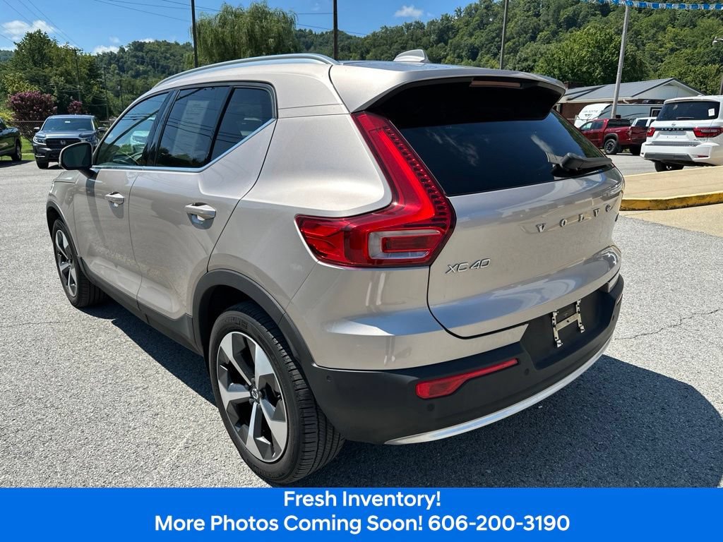 Used 2024 Volvo XC40 B5 Plus AWD/4WD image 3