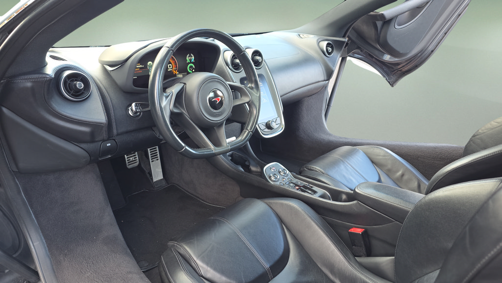 Used 2018 McLaren 570S Spider RWD image 43