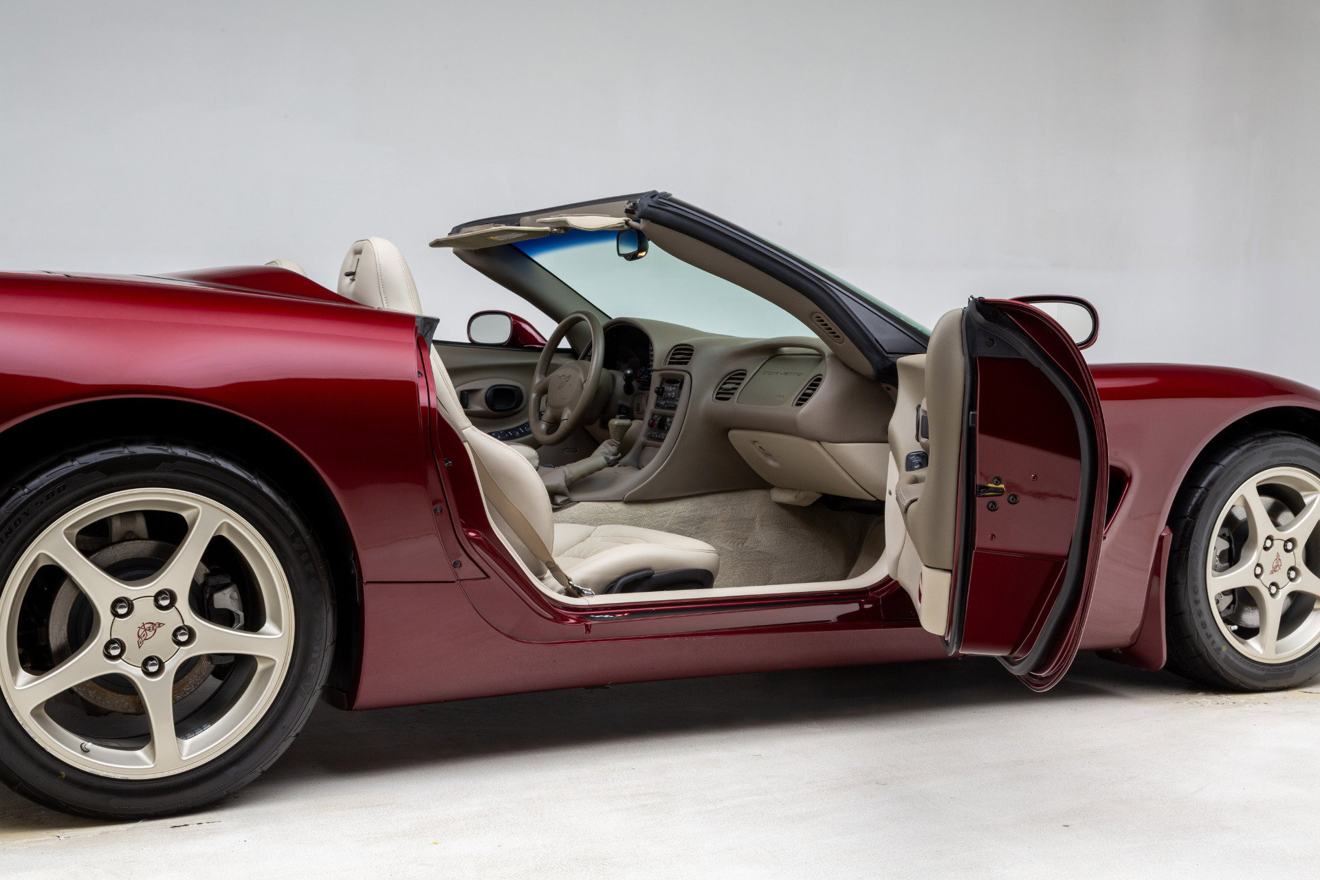 Used 2003 Chevrolet Corvette 50th Anniversary Edition w/ Preferred Equipment Group1 image 30