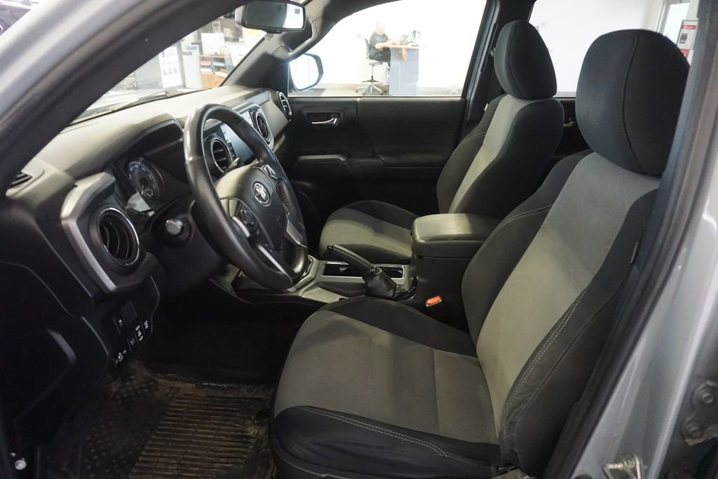 Used 2021 Toyota Tacoma TRD Off-Road w/ Blackout Package (TMS) AWD/4WD image 16