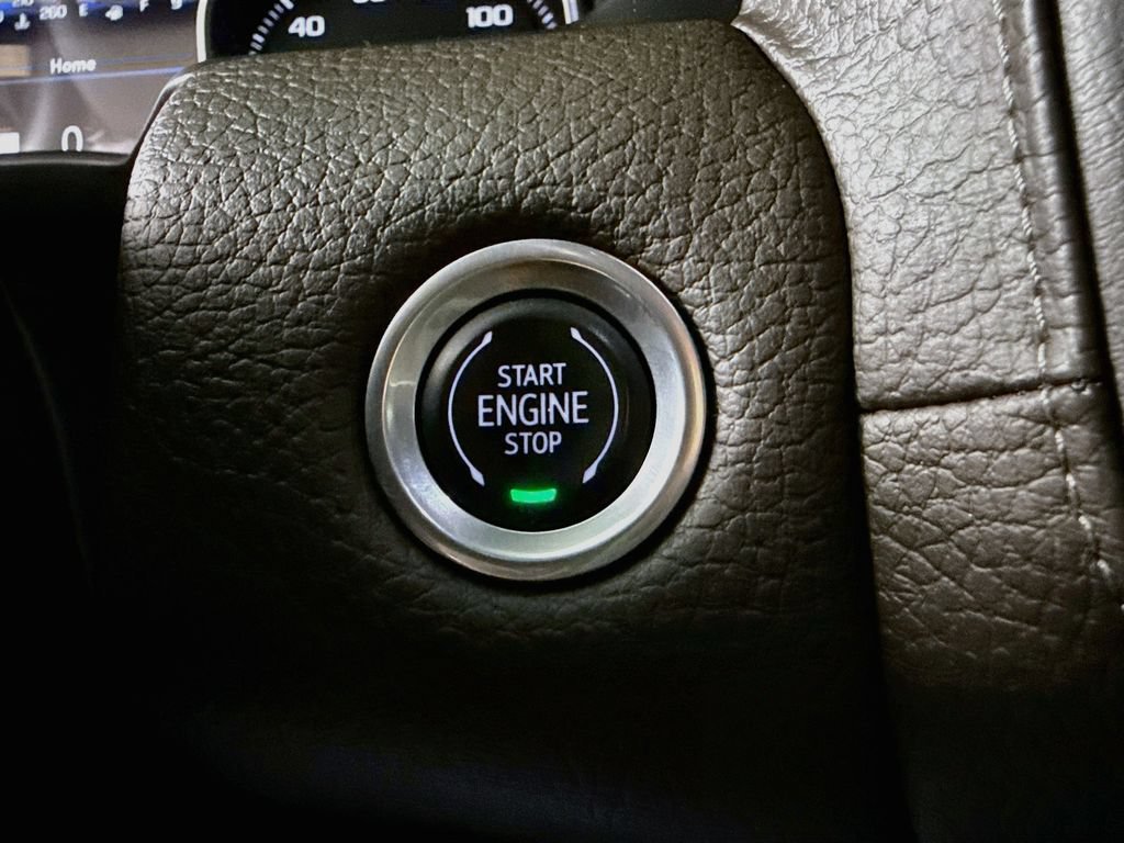 Used 2021 GMC Yukon Denali w/ Denali Premium Package RWD image 17