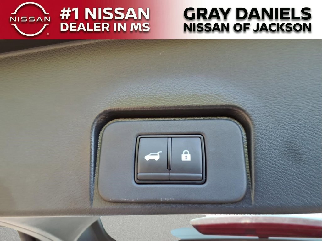 Used 2023 Nissan Rogue SV w/ SV Premium B Package FWD image 9