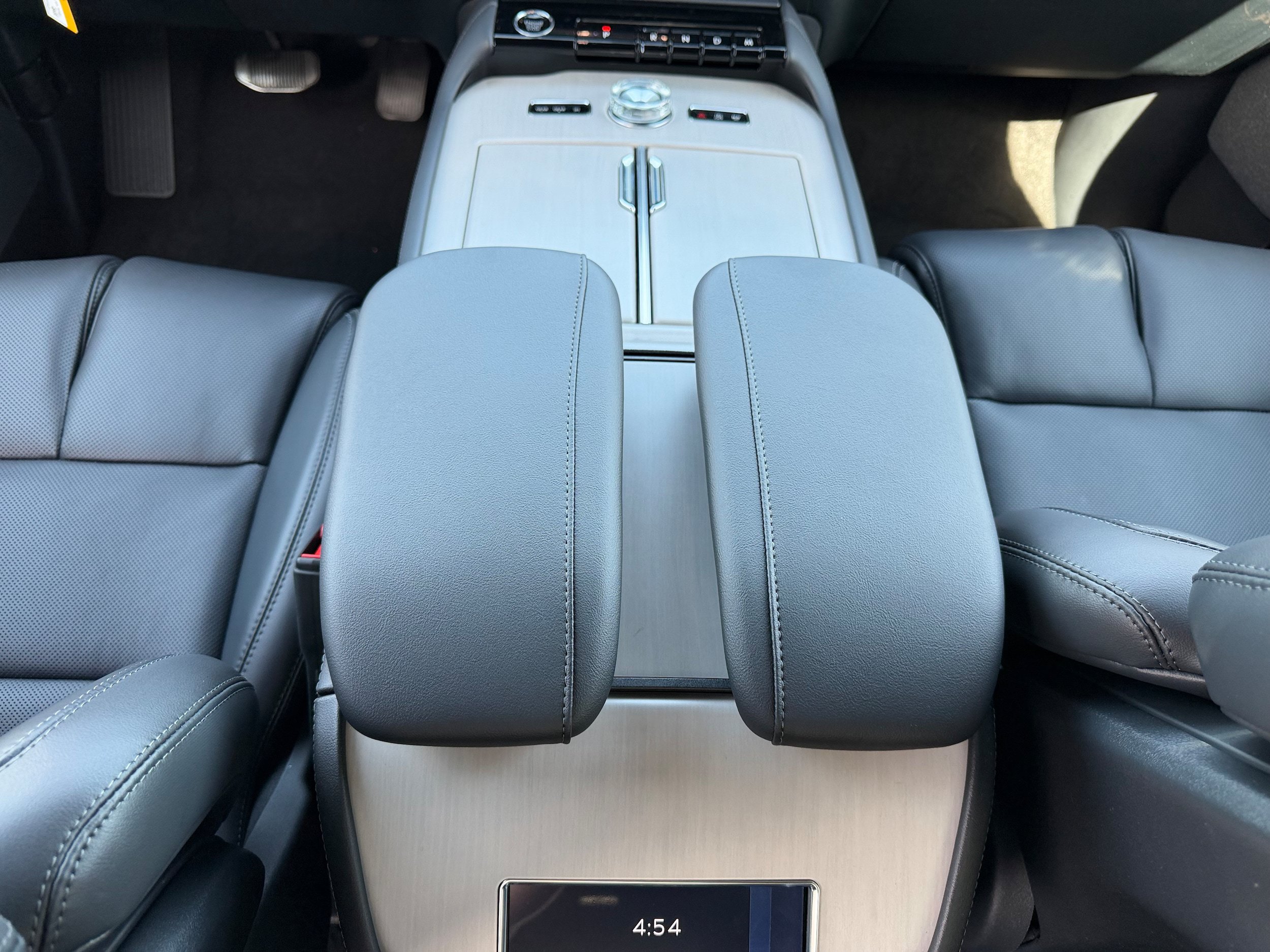 New 2026 Lincoln Navigator Reserve w/ Jet Appearance Package AWD/4WD image 17