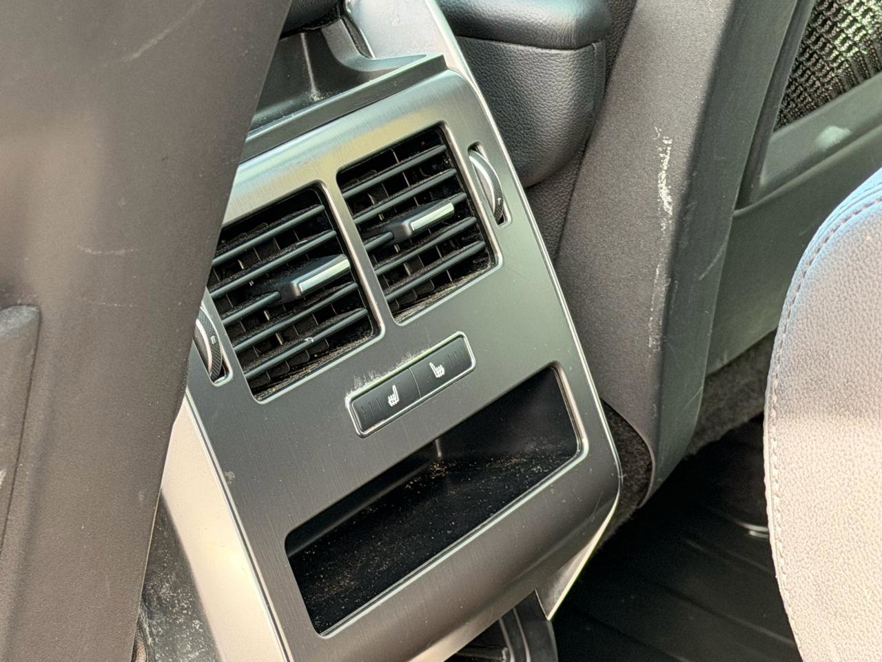 Used 2016 Land Rover Range Rover Sport SE image 18