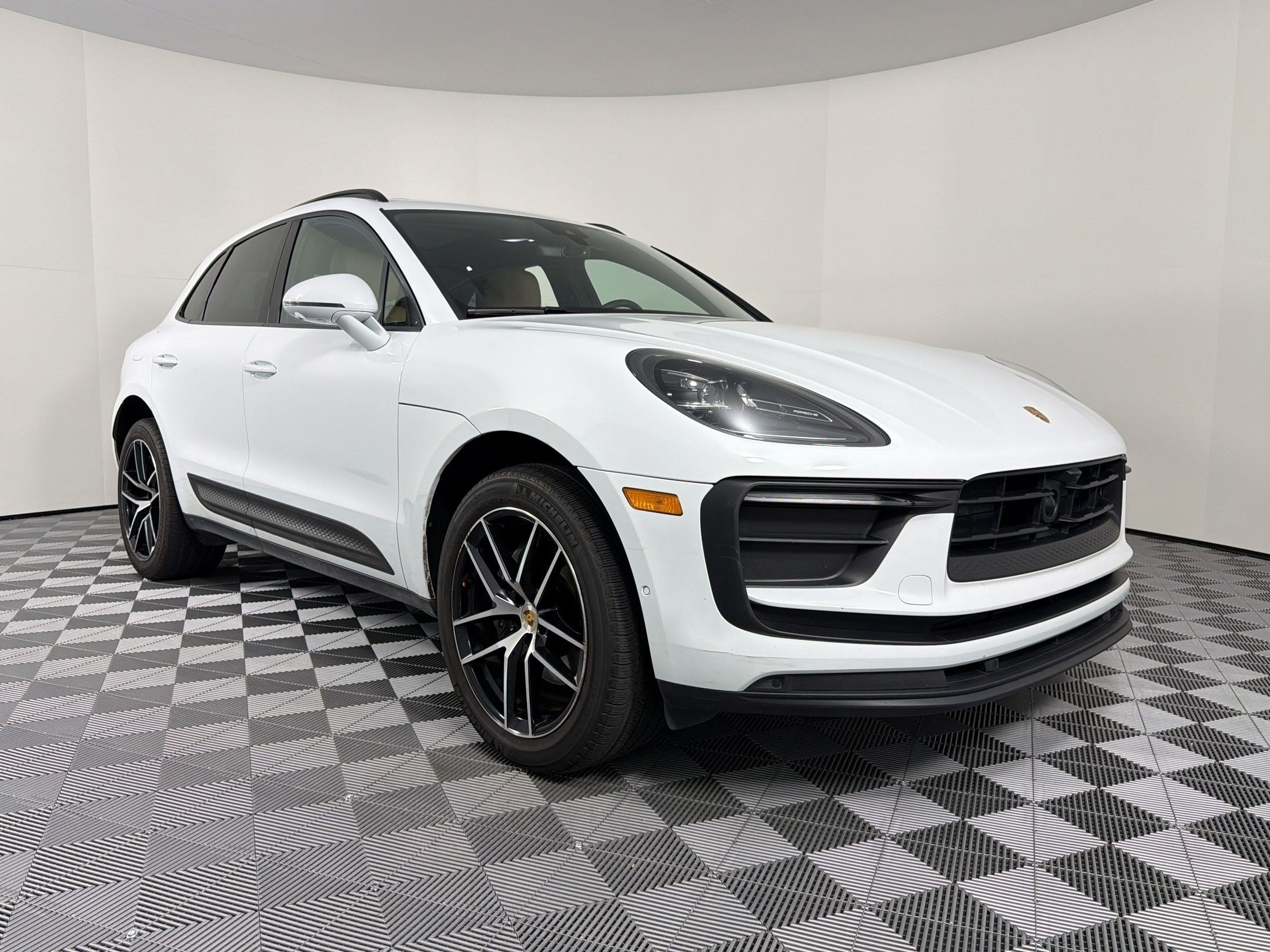 Certified 2023 Porsche Macan AWD/4WD image 12