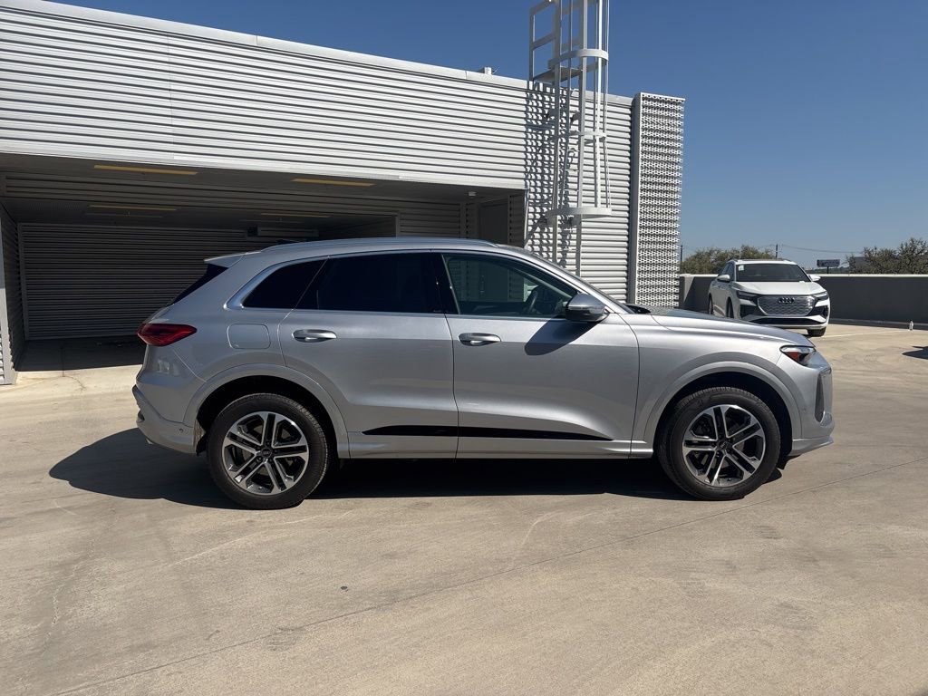 Used 2025 Audi Q5 Premium Plus w/ Premium Plus AWD/4WD image 4
