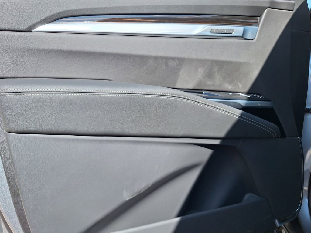 New 2026 Cadillac Escalade ESV Luxury w/ LPO, Radiant Package image 33