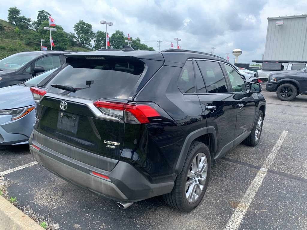 Used 2019 Toyota RAV4 Limited w/ Advanced Technology Package AWD/4WD image 3