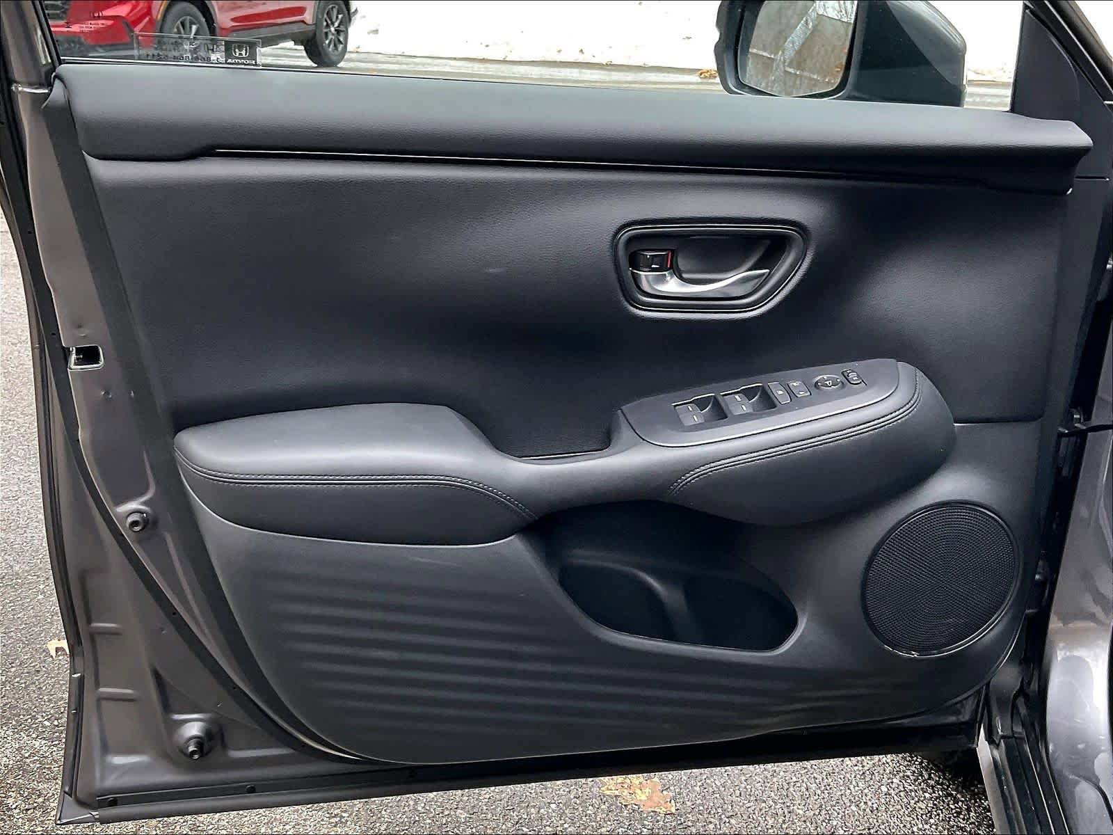 Used 2025 Honda HR-V LX image 9