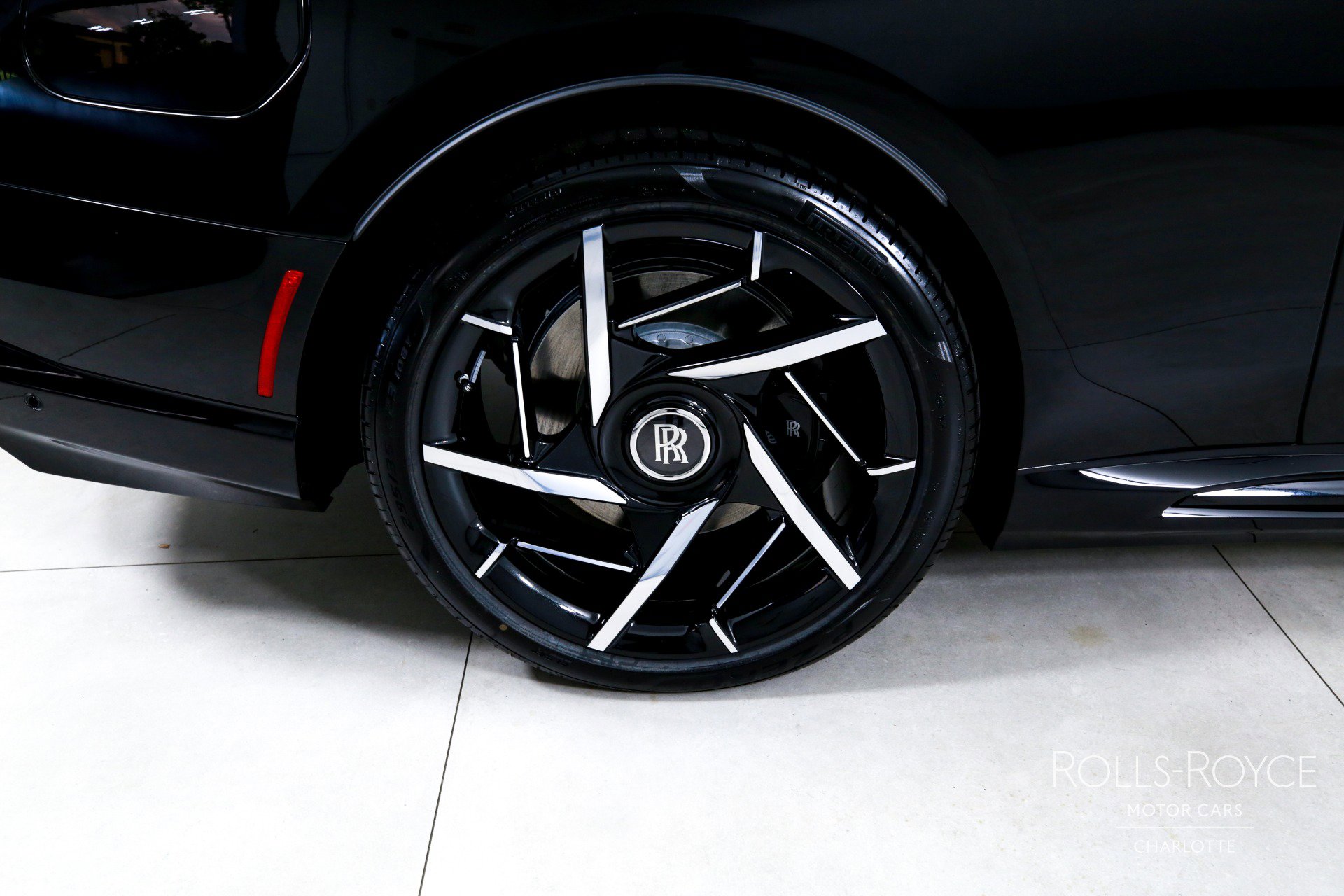 New 2025 Rolls-Royce Spectre Black Badge w/ Spectre Enhancement Package AWD/4WD image 32