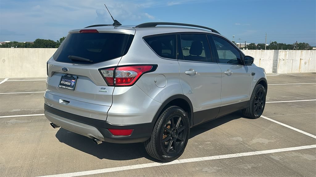 Used 2018 Ford Escape SE w/ SE Sync 3 Package FWD image 12