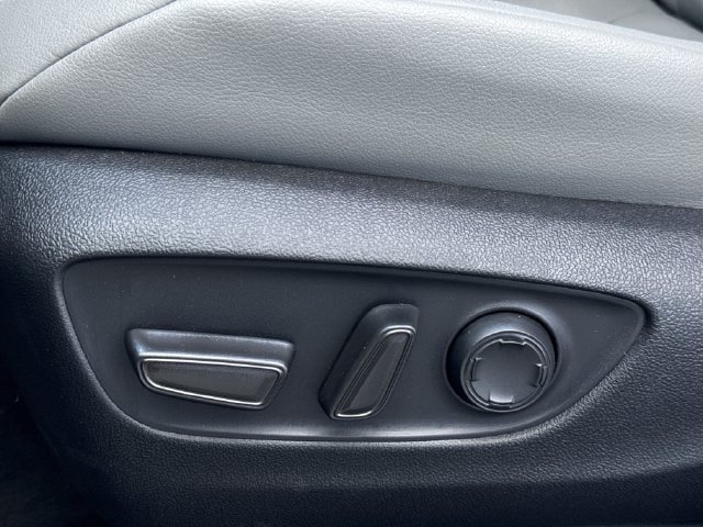 Certified 2025 Toyota Sienna XLE FWD image 28