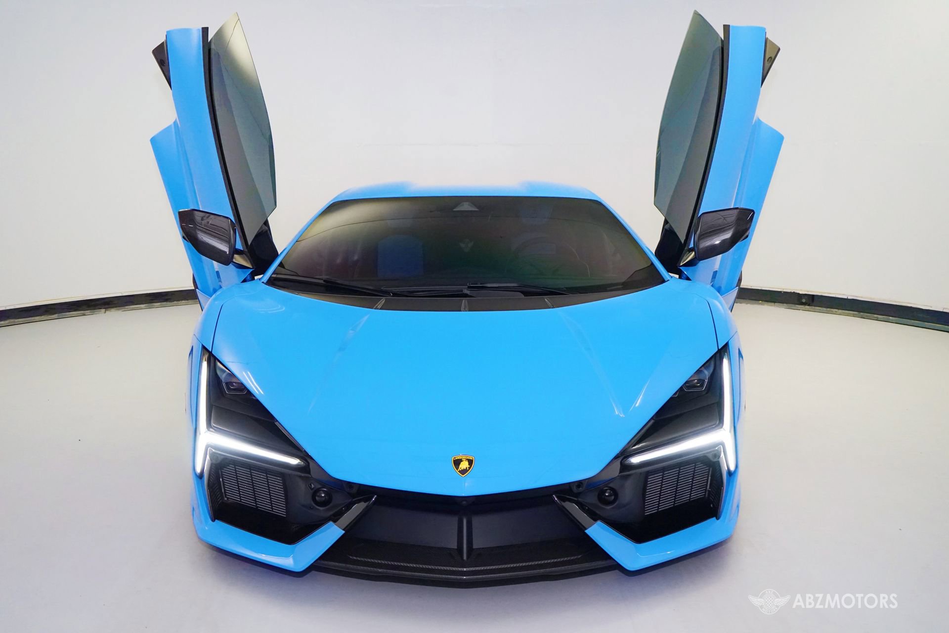 Used 2025 Lamborghini Revuelto image 3