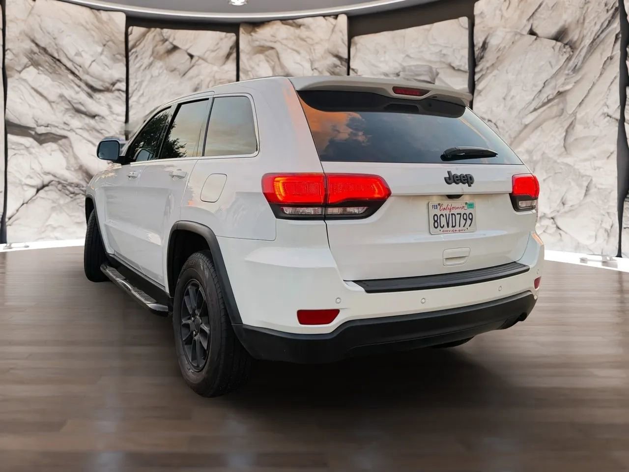 Used 2018 Jeep Grand Cherokee Laredo RWD image 8