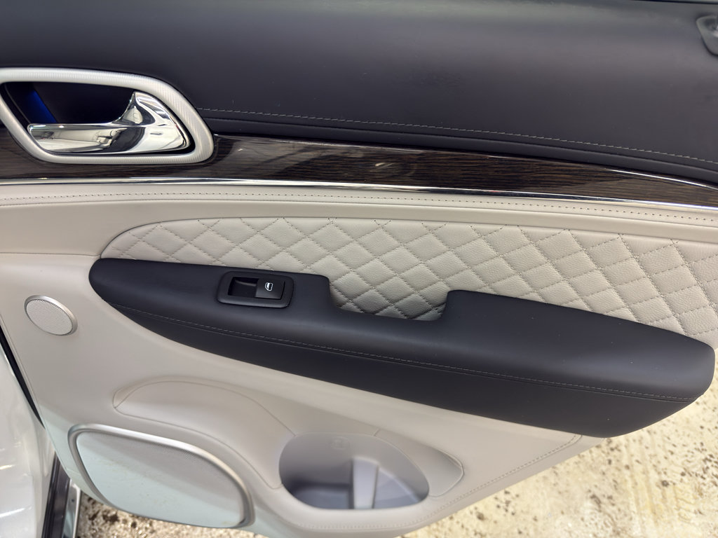 Used 2018 Jeep Grand Cherokee Summit AWD/4WD image 25