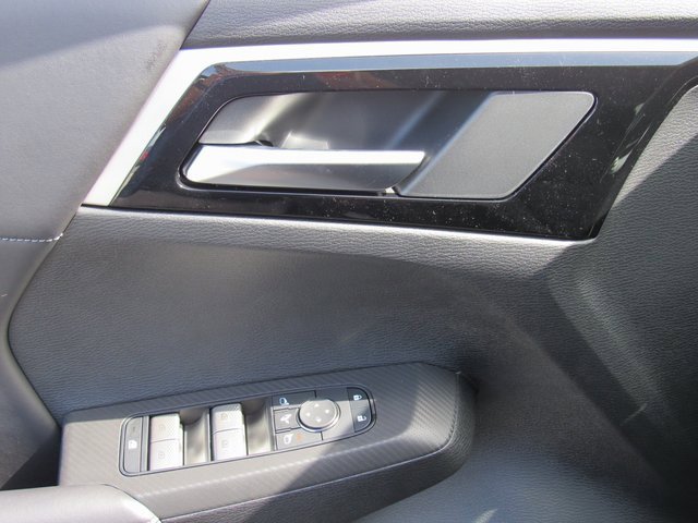 New 2025 Mitsubishi Outlander SE image 12