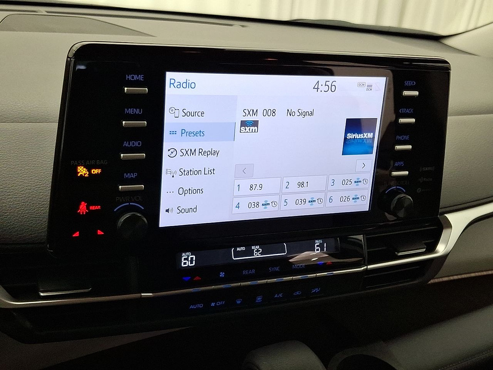 Used 2024 Toyota Sienna LE FWD image 17