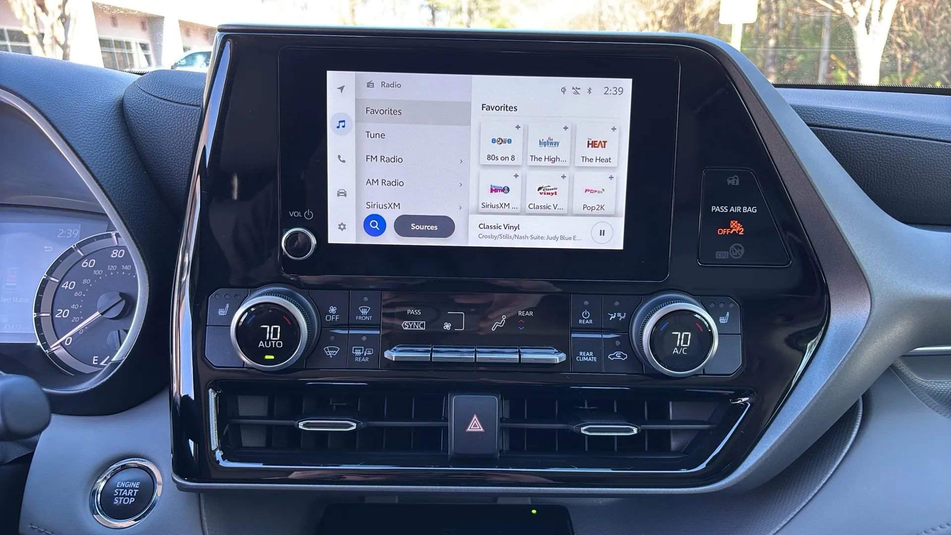 Used 2023 Toyota Highlander XLE image 13