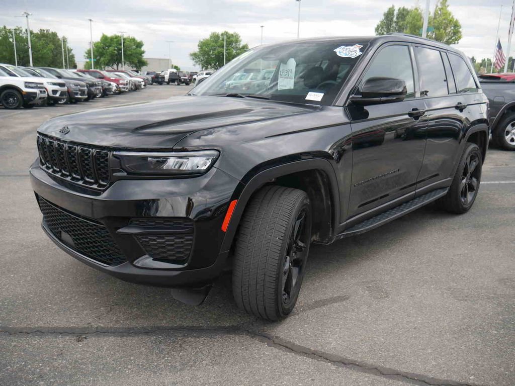Certified 2024 Jeep Grand Cherokee Altitude AWD/4WD image 4