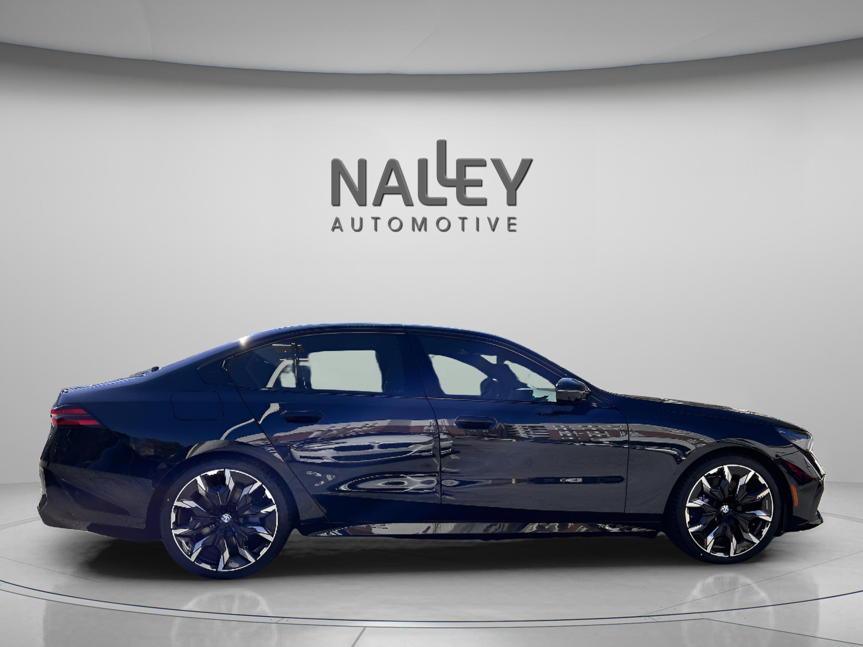 Used 2026 BMW i5 eDrive40 w/ M Sport Package image 4