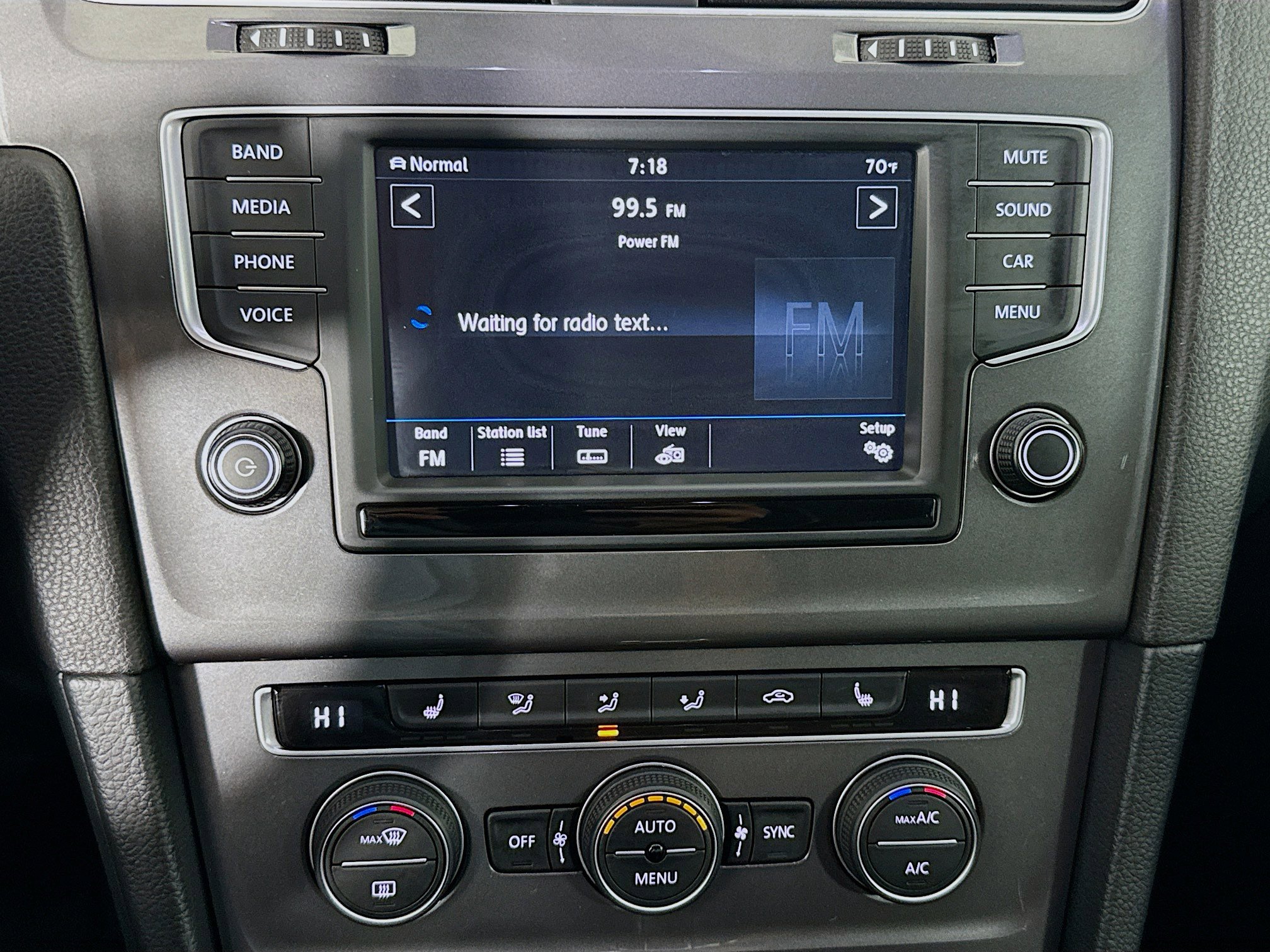 Used 2016 Volkswagen e-Golf SE w/ DC Fast Charging Package image 15