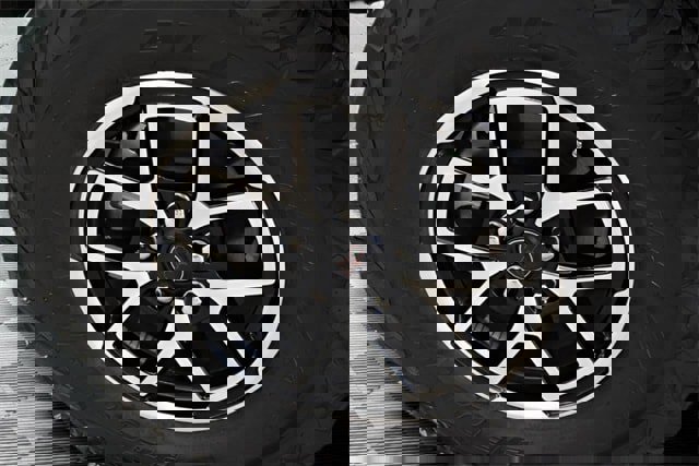 Used 2024 Jeep Wrangler Unlimited Rubicon w/ Technology Group image 14