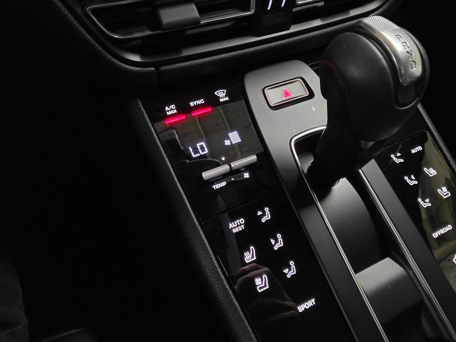 Used 2025 Porsche Macan AWD/4WD image 30
