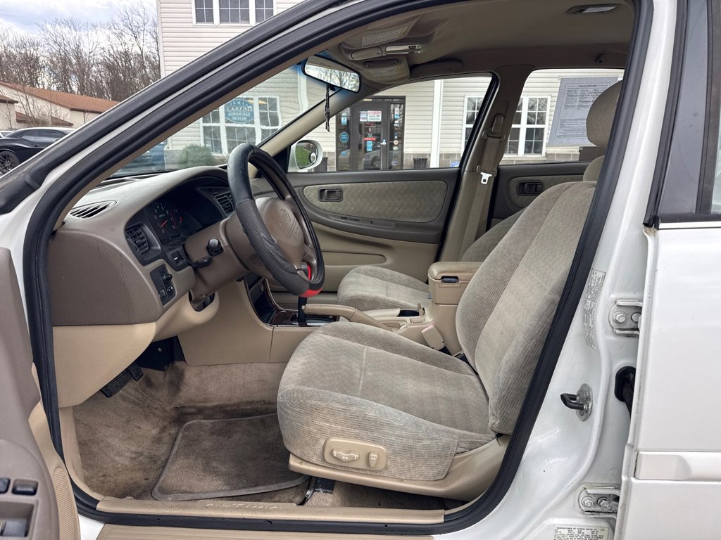Used 2001 Nissan Altima GXE image 9