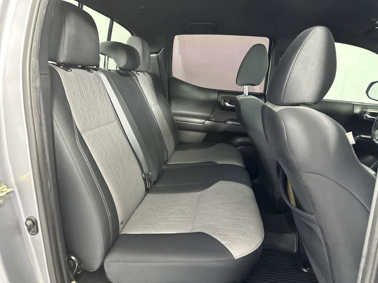 Used 2020 Toyota Tacoma TRD Off-Road w/ Technology Package image 19