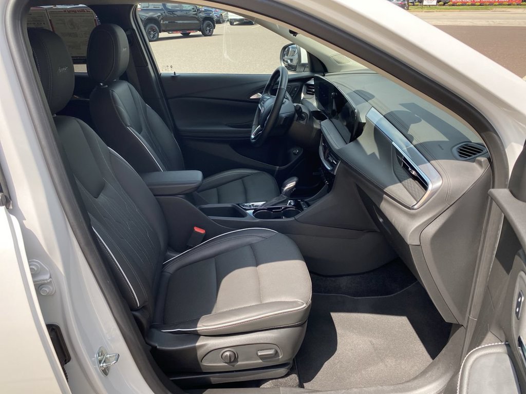 Used 2024 Buick Encore GX Avenir w/ Avenir Technology Package FWD image 31