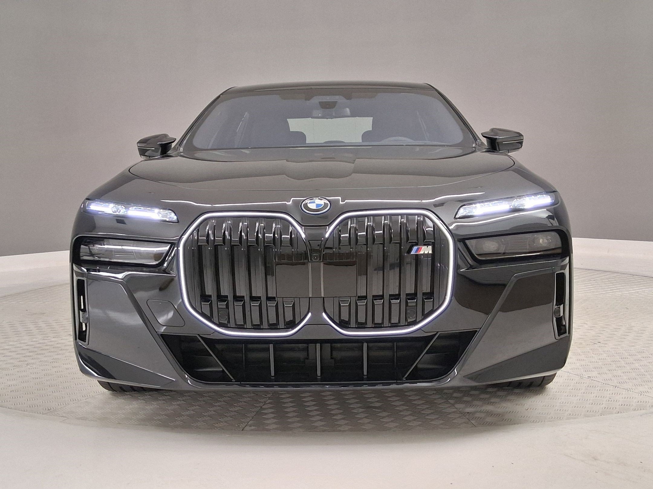 New 2026 BMW i7 M70 w/ Executive Package AWD/4WD image 4
