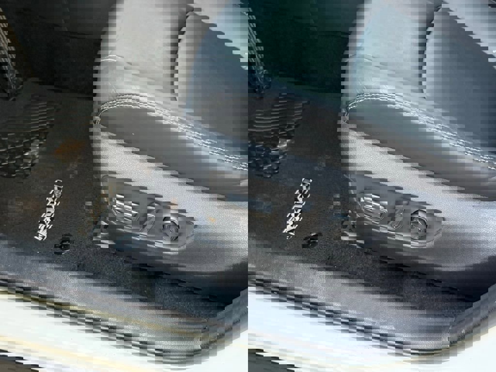 Used 2019 Toyota RAV4 Limited FWD image 24