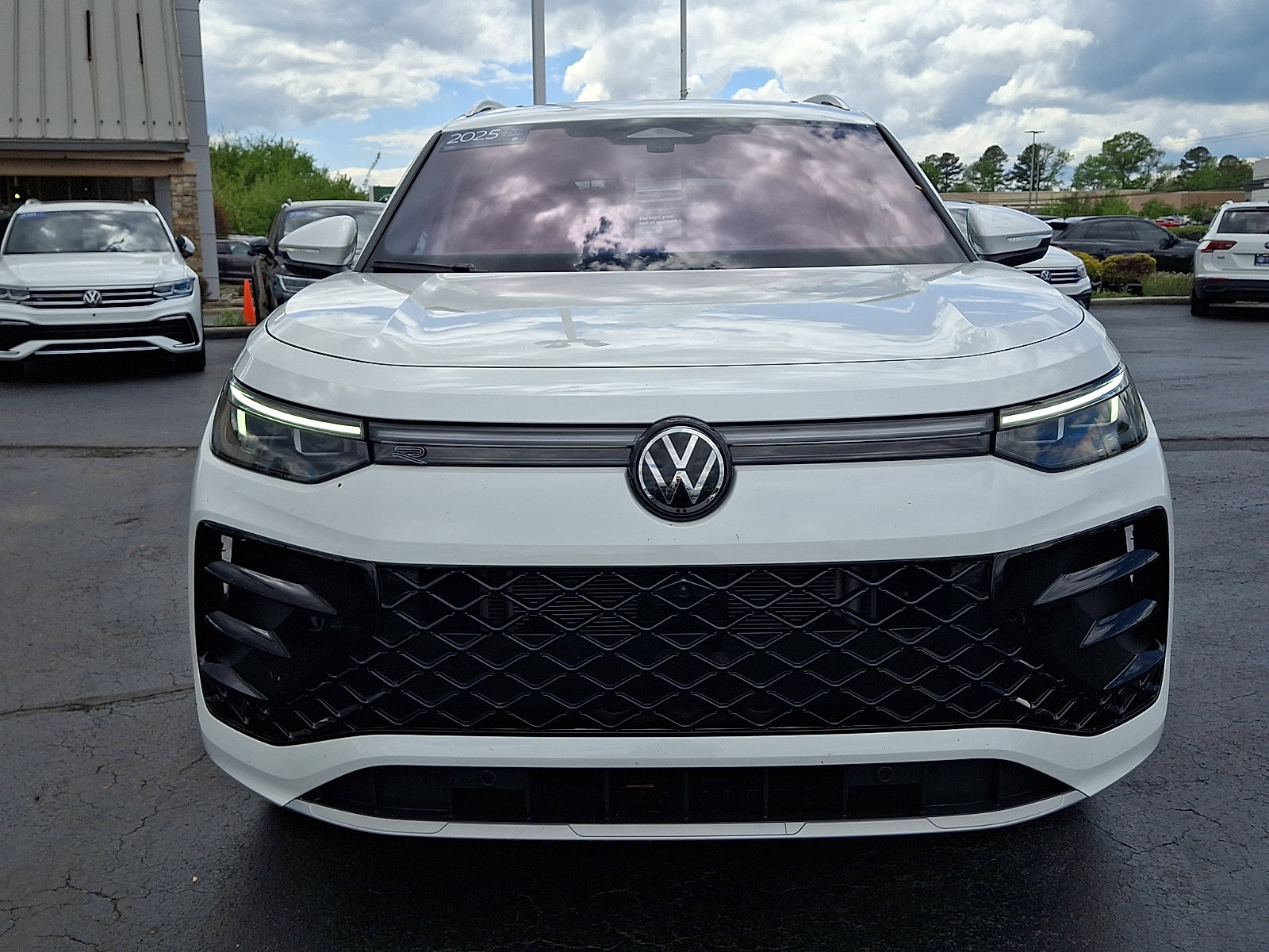 Certified 2025 Volkswagen Tiguan SEL R-Line AWD/4WD image 2